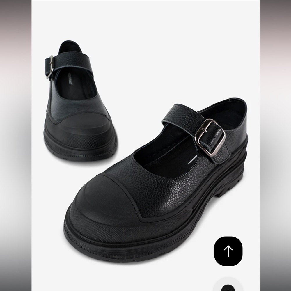 Intentionally Blank Courtney Mary Jane Black leather size 39